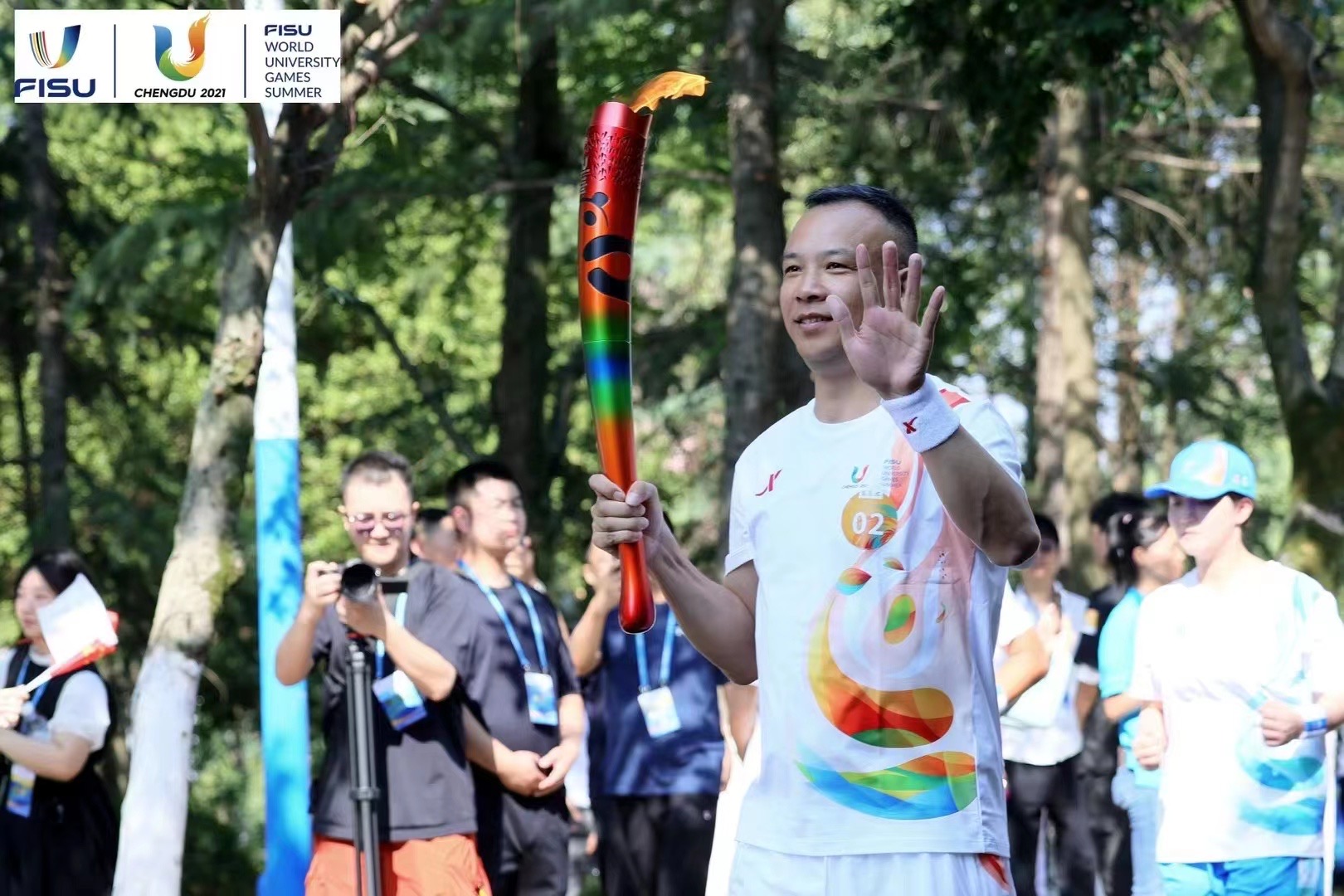 【企业新闻】喜迎大运盛会|尊龙凯时-人生就是博药业工会主席林泽虹参与成都大运会火炬传递